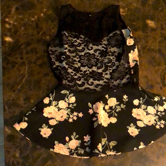 Street wear society , US Small,floral, lace on top/lace halfway down back - Picture 2 of 2